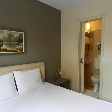 Hotel Berk - Grandma's House 3*