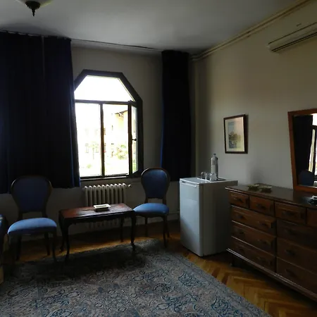 Berk - Grandma's House Hotel