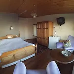 Berk - Grandma's House מלון