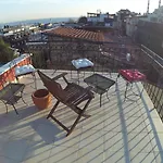 Berk - Grandma's House איסטמבול