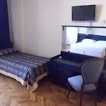 מלון Berk - Grandma's House 3*